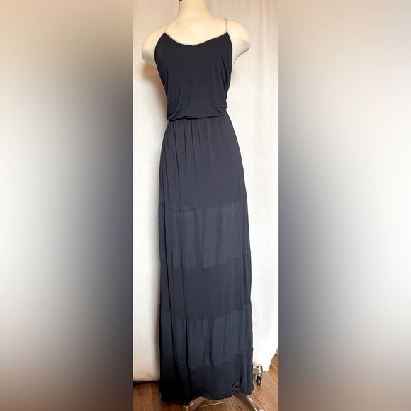 Bella Luxx Dresses & Skirts - Bella Luxx Los Angeles navy maxi dress
